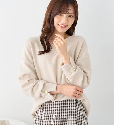 alotta（アロッタ）の「柔らかニットソー金ボタンゆるトップス（カットソー）」