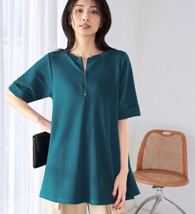 Viola e Viola（ヴィオラ エ ヴィオラ）の「ひんやり＆シワになりにくい　エンボス素材Ａラインチュニック（チュニック）」