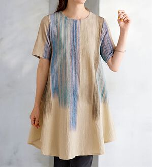 BELLUNA（ベルーナ）の「さわやかブルー手描きプリントチュニックワンピース（チュニックワンピース）」｜詳細画像