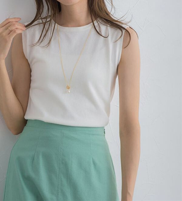 Pierrot（ピエロ）の「【洗濯機で洗える】ＯＮ／ＯＦＦシルクタッチノースリーブニット（ニット・セーター）」｜詳細画像