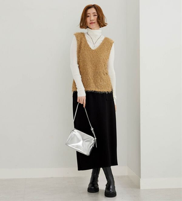 BELLUNA（ベルーナ）の「スパンコール入り！軽やかシャギーＶネックベスト（カットソー）」｜詳細画像