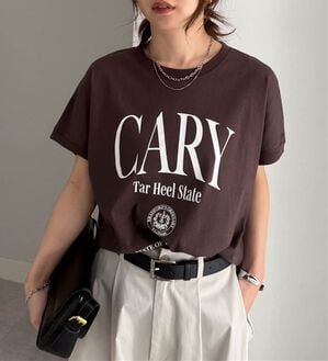 RANAN（ラナン）の「【汗シミ防止】カレッジロゴプリントT（Tシャツ）」｜ブラウン系