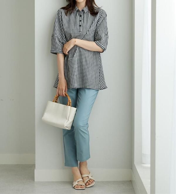 BELLUNA（ベルーナ）の「サッカー素材バックフレアーブラウス（ブラウス）」｜詳細画像