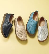 BELLUNA（ベルーナ）の「ゆったりカットワークスリッポン（スリッポン）」