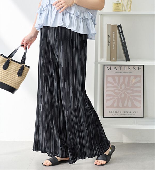 Viola e Viola（ヴィオラ エ ヴィオラ）の「着心地楽ちん！さらっと軽やかプリーツパンツ（フルレングスパンツ）」｜モノトーンストライプ